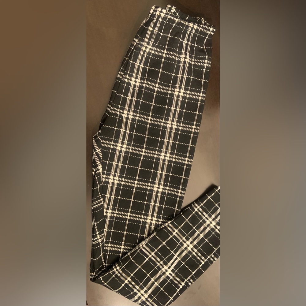 Black plaid leggings